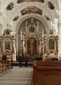 Le maître-autel de l'église