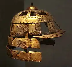Casque de la période Kofun, fer et cuivre doré. Ve&nbsp;siècle. Province d'Ise. Met.
