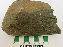 Komatiite avec sa patine à l'affleurement.