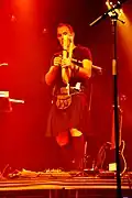 Avec sa lyre en août 2019.