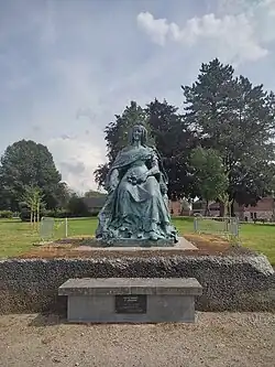 La statue de la reine Louise-Marie.