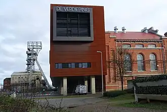 Ecole pour des Adultes dans le bâtiment des machines