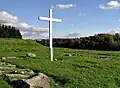 La croix blanche à l'emplacement de l'ancienne église de Koroinen.