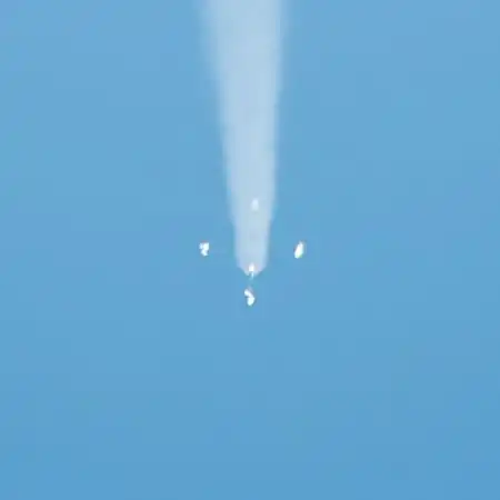 Dans le cas d'un vol nominal comme celui photographié ici, cette séparation dessine dans le ciel la croix de Korolev.