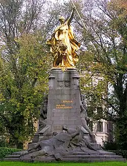 Monument de Groeninghe (la Vierge de la Flandre).