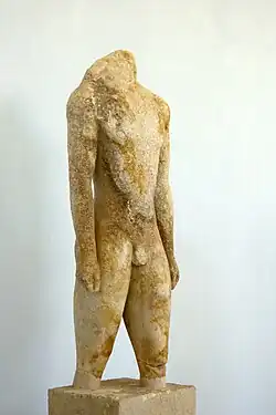 Kouros naxien. Marbre, vers 550 av. J.-C. Trouvé à Délos.