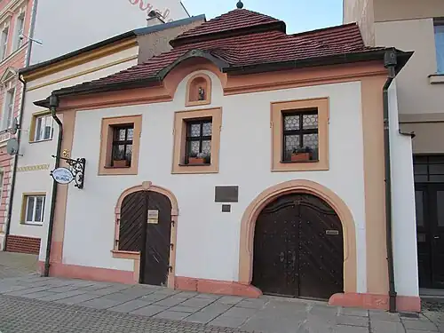 Place Osvobození : maison ancienne.