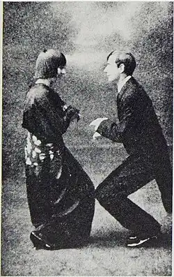 Photo de couple dansant.