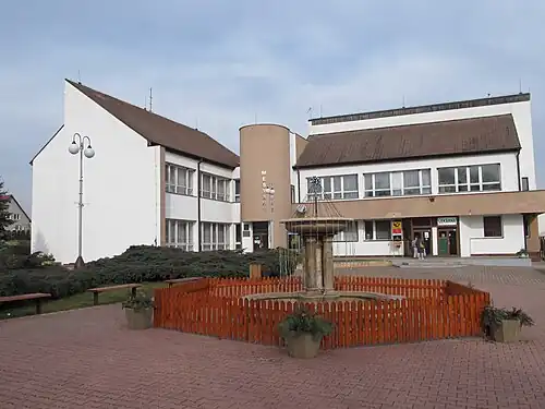 Kryry : hôtel de ville.