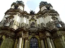 La façade de la basilique mineure de l'Assomption-de-la-Bienheureuse-Vierge-Marie.
