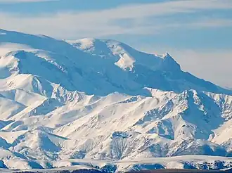 Le dôme du Kioukiourtliou-Kolbachi (au centre).