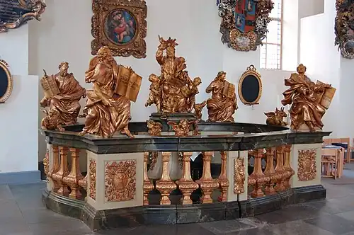 La chapelle baptismale.