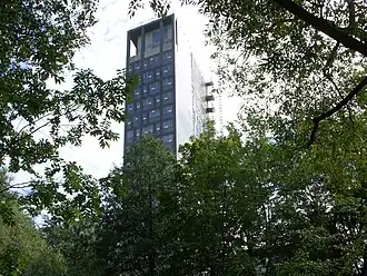 Tour de l'est vue du canal de Karlberg..