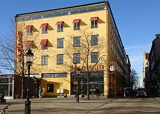 Îlot Icarus, Munkbrohallen.