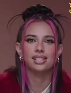 Kylie Cantrall interprète Red.