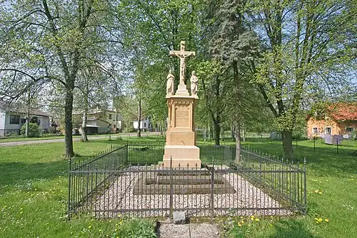 Lány u Dašic : croix.