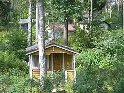 Chalets à Länsiulapanniemi - ce type de construction est fréquent dans les parcs de l'île depuis les années 1930.