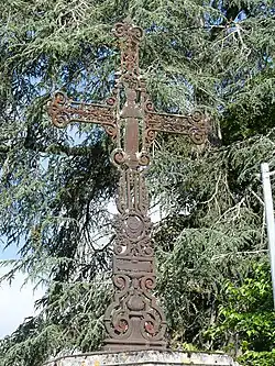 La croix principale du cimetière de Campagnac.
