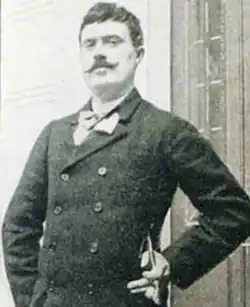 Portrait photographique publié dans La Revue encyclopédique (1900).