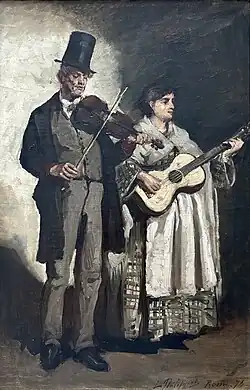 Deux tziganes jouent de la musique dans une ruelle de Rome : une femme jouant de la guitare et un homme portant un costume et un haut-de-forme qui joue du violon.