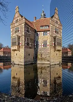 Reflets du château de Vischering (mars 2021).