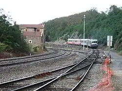 Train en direction de Lyon, à droite.
