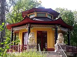 Pavillon chinois du château de Cassan, L'Isle-Adam (1781-1785).