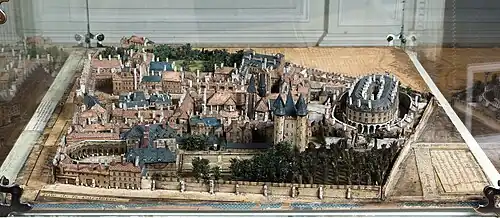 et en maquette au musée Carnavalet.