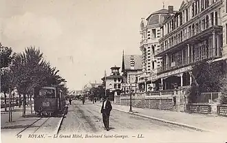 ... et devant le Grand Hôtel, boulevard Saint-Georges