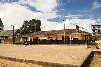 Le 1er bâtiment du collège Alfred Saker à Douala
