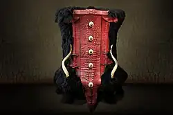 Commode Bois, peaux d’agneau de Mongolie, de mouton et de crocodile, intérieur de cornes de koudou, boules d’os, bronzes. 155x90x120cm