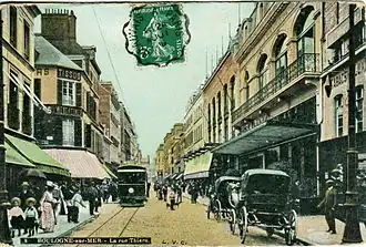 Le tramway dans la rue Thiers (centre-ville).