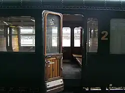 Portières latérales.