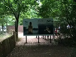 … dans les bosquets…