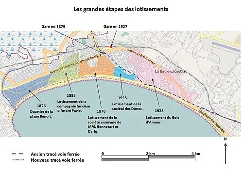 Plan en couleur d'une ville de bord de mer, des zones de couleur indiquent des quartiers.