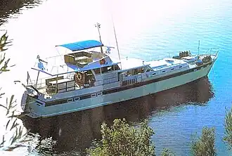 La Bouffonne au mouillage en Méditerranée