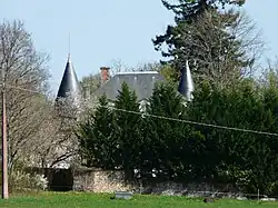 Les toits du château de Lannet.