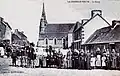Habitants du bourg de La Chapelle-Neuve vers 1920 (carte postale).