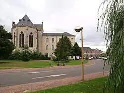 Chapelle et arrière de l'édifice