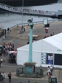 Le monument la Consulaire sur un quai de la Penfeld (photo prise lors de Brest "2008")