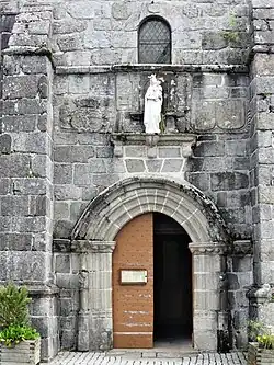 Son portail du XIIIe&nbsp;siècle.