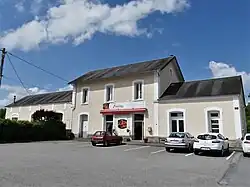 L'ancien bâtiment des voyageurs de la gare de La Courtine.