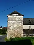 Pigeonnier dans le vieux bourg.
