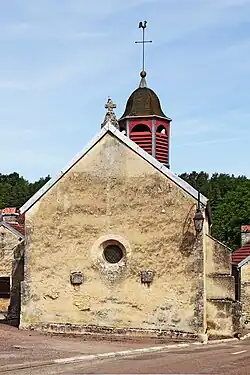 Abside à pignon droit.