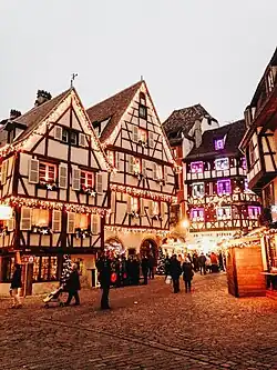 Illuminations au croisement de la Grand'Rue et de la rue des Marchands.