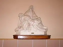Piéta à l'intérieur de l'église