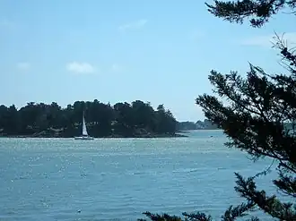L'île de la Jument vue depuis l'île de Berder.