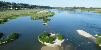 La Loire à Chaumont-sur-Loire, au pied du château