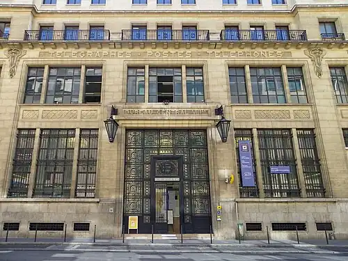 No&nbsp;51 : bureau central de La Poste du 8e&nbsp;arrondissement.