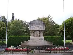 Le monument aux morts.